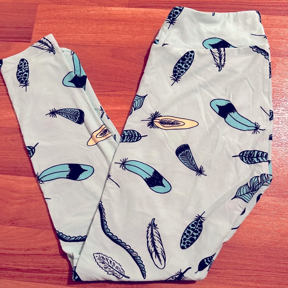 Lularoe OS Leggings - like new, worn a couple of times. Excellent condition